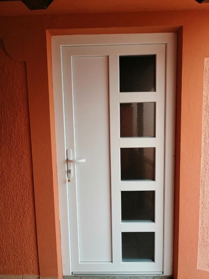 Apartmani Zdenka Vir Luaran gambar